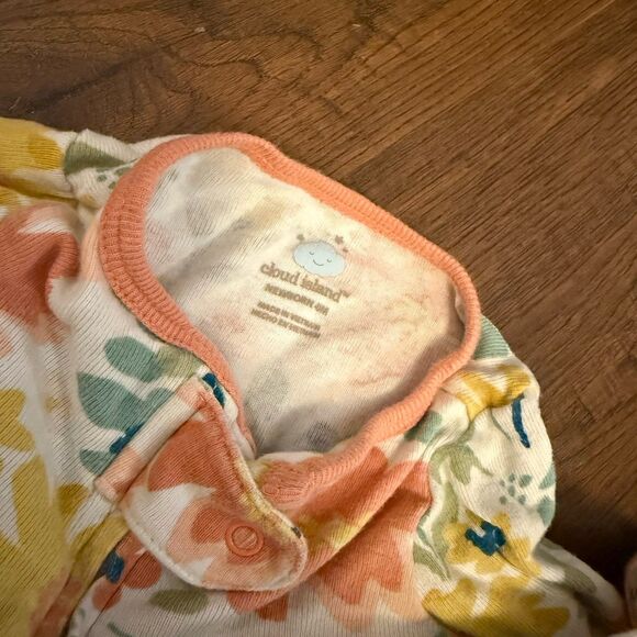 Newborn Floral Zip Sleeper Bundle | 2 Piece | Soft Pastels | Preloved - Picture 5 of 5